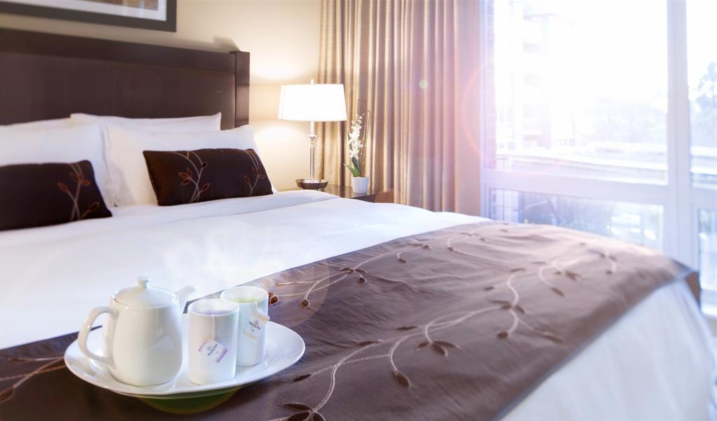 The Parkside Hotel And Spa Виктория Номер фото